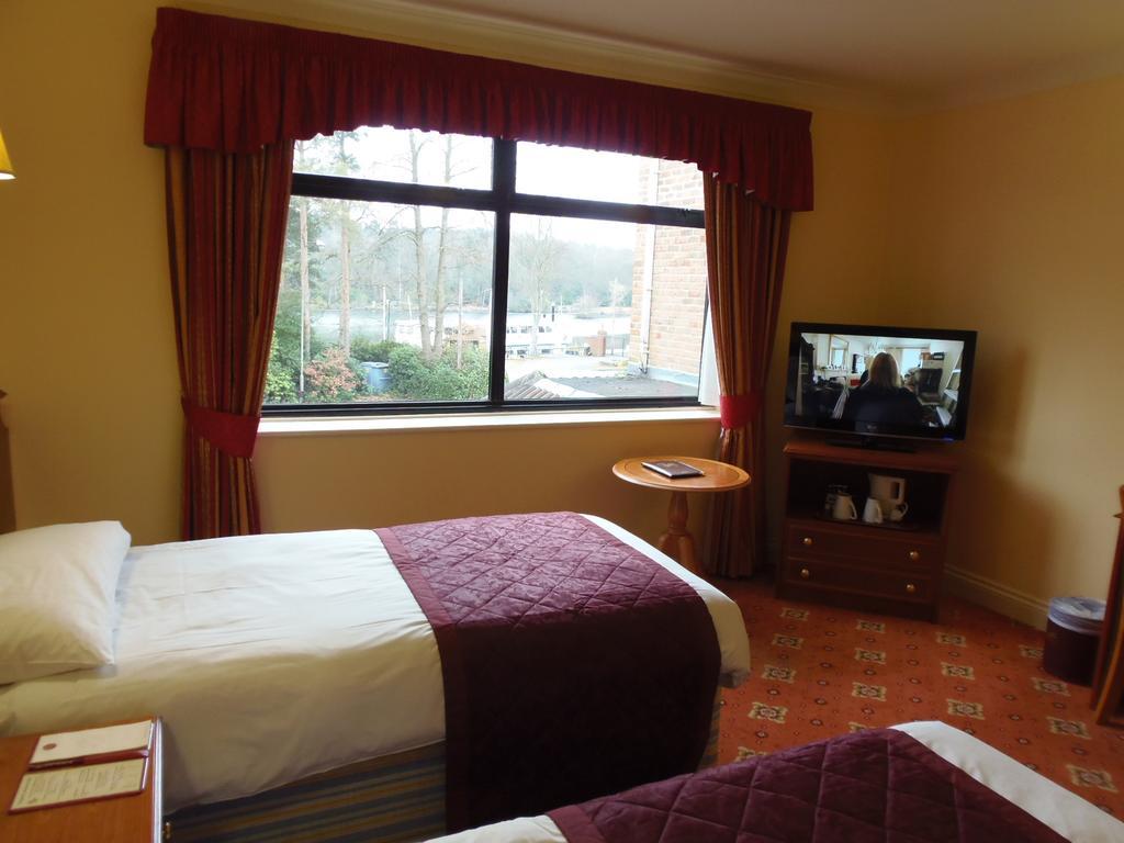 Lakeside Continental Hotel Camberley Luaran gambar