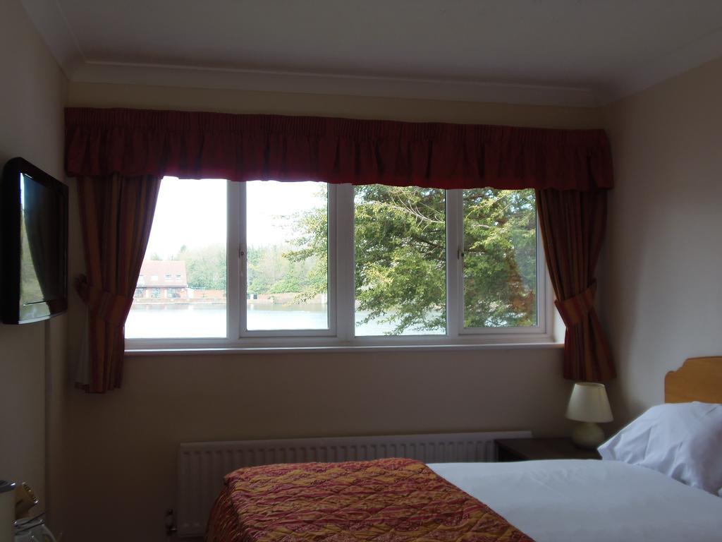 Lakeside Continental Hotel Camberley Luaran gambar