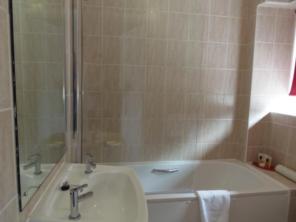Lakeside Continental Hotel Camberley Luaran gambar