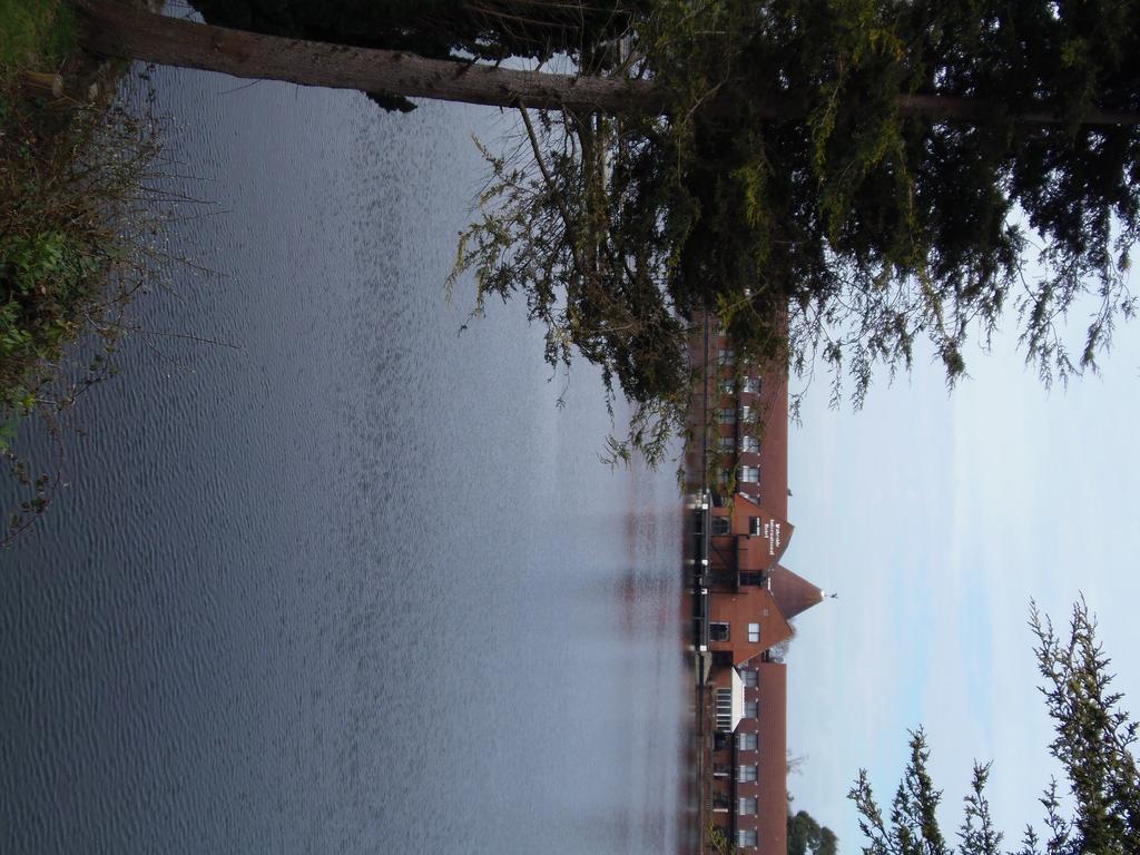 Lakeside Continental Hotel Camberley Luaran gambar