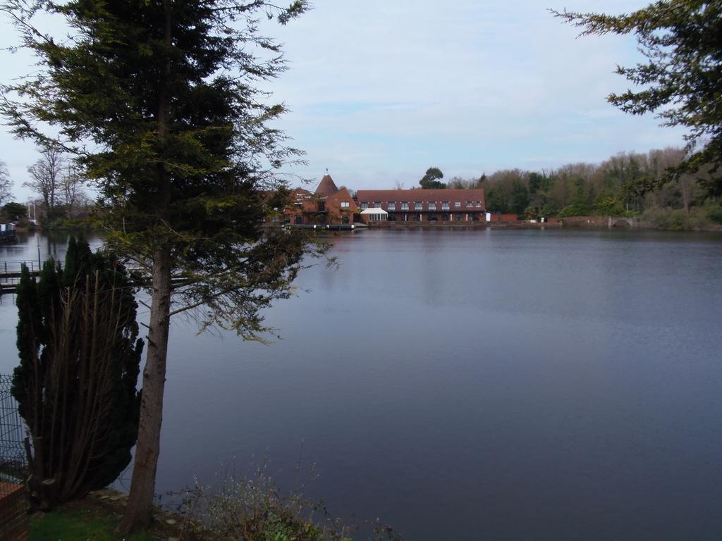 Lakeside Continental Hotel Camberley Luaran gambar