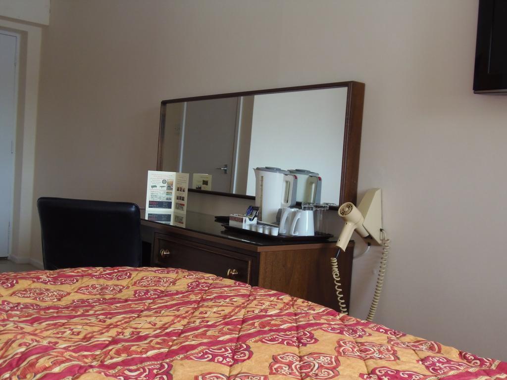 Lakeside Continental Hotel Camberley Luaran gambar