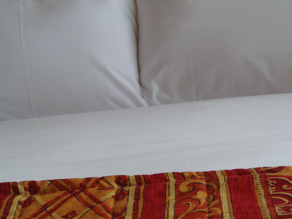 Lakeside Continental Hotel Camberley Luaran gambar