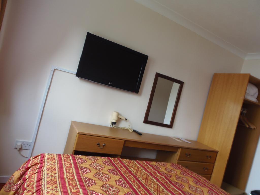 Lakeside Continental Hotel Camberley Luaran gambar