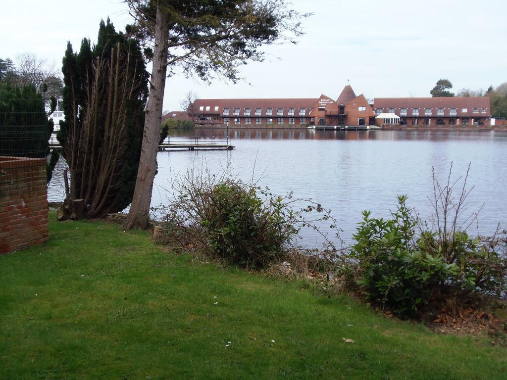 Lakeside Continental Hotel Camberley Luaran gambar